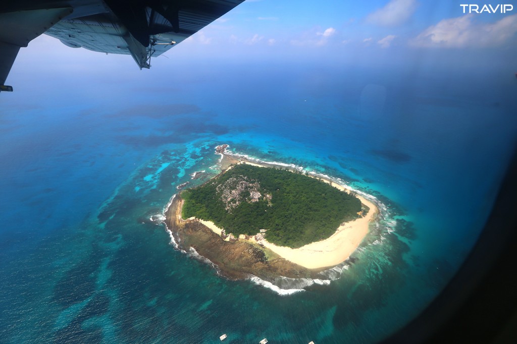 Một hòn đảo của Seychelles nhìn từ trên cao.