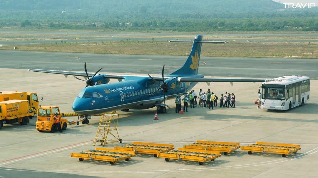 Máy bay ATR72 của Vietnam Airlines tại sân bay Phú Quốc, chuẩn bị bay đi Cần Thơ.