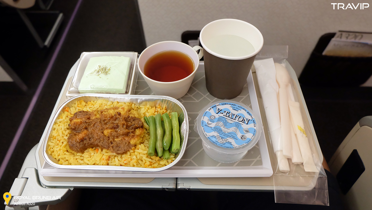 Bữa ăn trên máy bay.