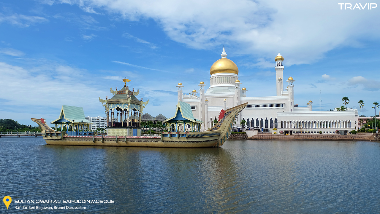 Đền thờ Sultan Omar Ali Saifuddin ở Bandar Seri Begawan.