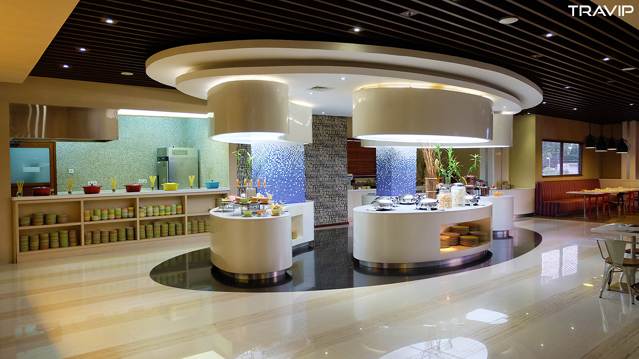 Nhà hàng ở khách sạn ibis Styles Jakarta Airport, Indonesia. Nhìn vậy chứ khách sạn giá không đắt, chất lượng lại tuyệt vời. 